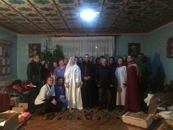 Молодь Косова принесла радість Різдва Христового до пацієнтів лікарні