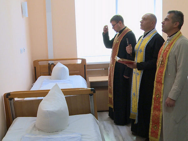 Військові капелани освятили відремонтовану палату в обласному госпіталі (відео)