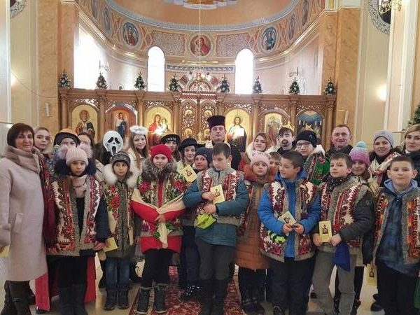До храму в Отинії завітали колядники зі столиці