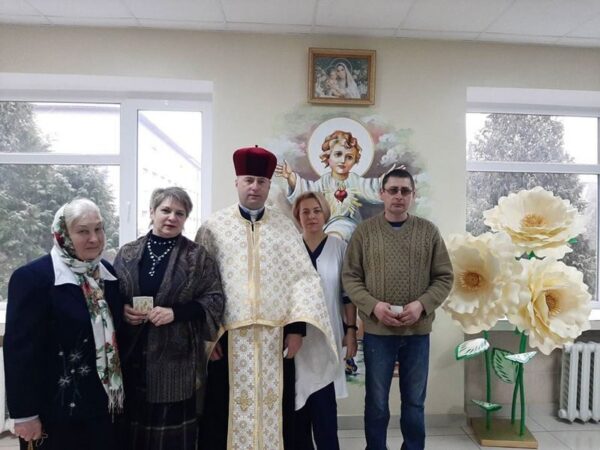 Щоб малюки одужували швидше: У Городенківській ЦРЛ освятили ікону Дитятка Ісуса