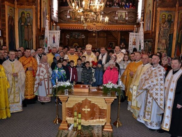 Єпископ привітав о. Василя Михайлюка з 20-річчям священства
