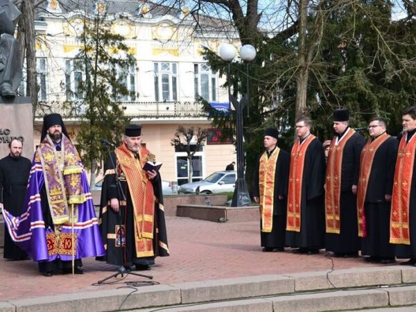 Коломияни виконали “Заповіт” Кобзаря, пом’янувши “незлим тихим словом”