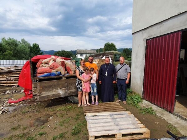 Коломийська єпархія продовжує надавати допомогу потерпілим від повені родинам