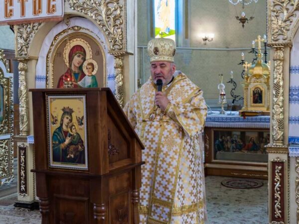 «Віра і надія на Бога – це благодатна сила, котрі чинять чуда в нашому житті», – Владика Василій до молоді у с. Пнів