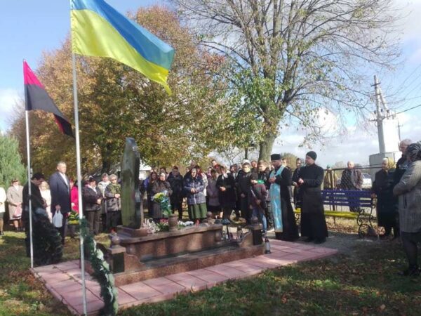 В с. Ворона вшанували пам’ять Героя України – Івана Дубея