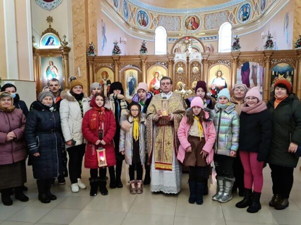 В Отиніі зустріли «Вифлеємський вогонь миру»