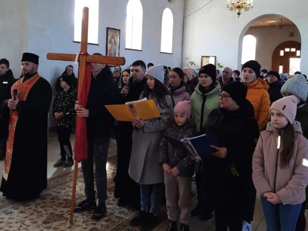 В с. Ворона відбулась Хресна Дорога – “Хрест – наш дороговказ на дорозі до спасіння”