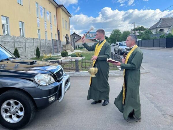 Коломийська єпархія для військових придбала автомобіль