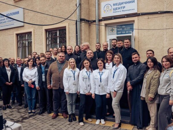 У Карітасі Коломийської єпархії відбулося довгоочікуване відкриття та освячення новітнього Медичного центру Святого Франциска