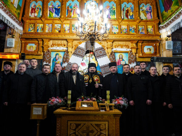 Освячення престолу в с. Ворохта парафії Різдва Пресвятої Богородиці