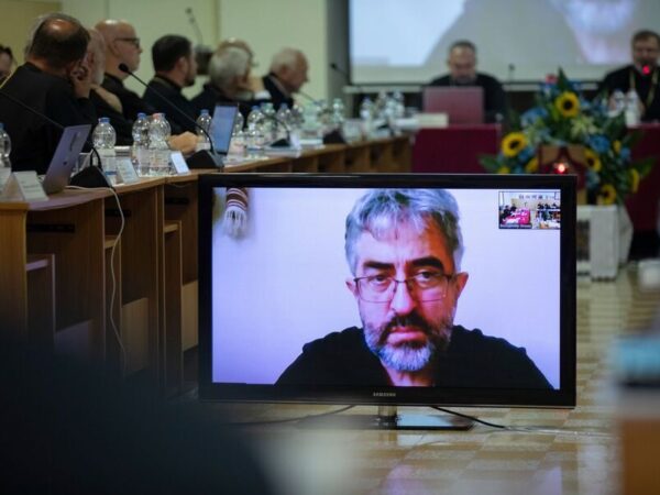 На Синоді представили становище українських родин-біженців: понад 6,9 мільйона українців шукають притулку в світі