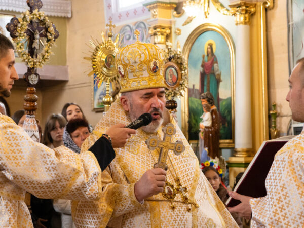 Архиєрейська Літургія та освячення хреста і місця під забудову храму в с. Волосів