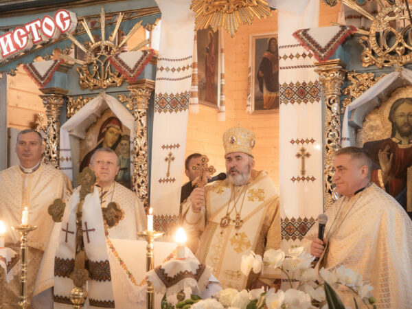 Владика Василій Івасюк відвідав парафію святої Параскеви в селі Стопчатів