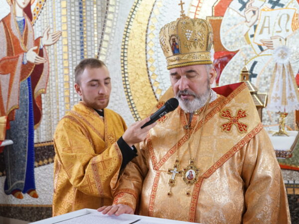 Проповідь владики Василя Івасюка на парафії святого падре Піо, у Биткові