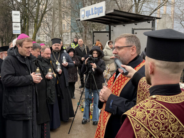 Єпископи Коломийської єпархії Василь Івасюк та Петро Голіней долучилися до молитви за жертв трагедії в Тернополі