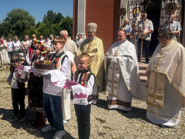 На парафії Трьох Святителів у Надвірній відзначили 65-річний ювілей о. Богдана Михайлини На парафії Трьох Святителів у Надвірній відзначили 65-річний ювілей о. Богдана Михайлини