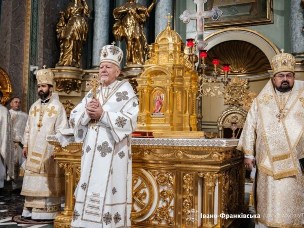 Преосвященний владика Петро Голіней взяв участь у подячній Архієрейській Літургії з нагоди іменин Митрополита Володимира Преосвященний владика Петро Голіней взяв участь у подячній Архієрейській Літургії з нагоди іменин Митрополита Володимира