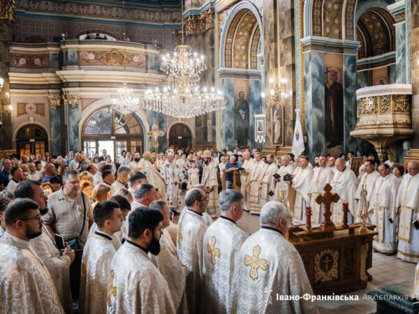 Преосвященний владика Петро Голіней взяв участь у подячній Архієрейській Літургії з нагоди іменин Митрополита Володимира Преосвященний владика Петро Голіней взяв участь у подячній Архієрейській Літургії з нагоди іменин Митрополита Володимира