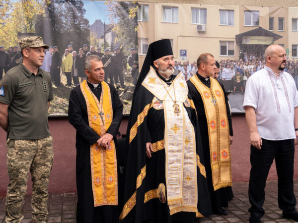 Преосвященний владика Василь Івасюк взяв участь у відзначенні 10-річчя Івано-Франківського обласного госпіталю ветеранів війни Преосвященний владика Василь Івасюк взяв участь у відзначенні 10-річчя Івано-Франківського обласного госпіталю ветеранів війни
