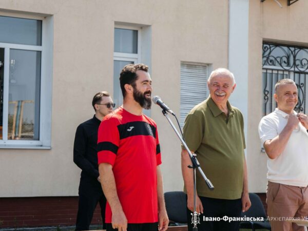 Команда священників Коломийської єпархії здобула «срібло» на першому Митрополичому футбольному турнірі Команда священників Коломийської єпархії здобула «срібло» на першому Митрополичому футбольному турнірі