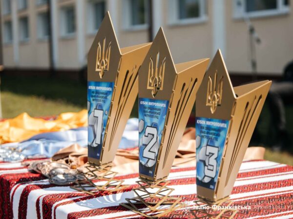 Команда священників Коломийської єпархії здобула «срібло» на першому Митрополичому футбольному турнірі Команда священників Коломийської єпархії здобула «срібло» на першому Митрополичому футбольному турнірі