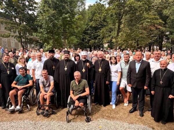 «Бог є там, де найбільше болить»: Глава УГКЦ зустрівся з пацієнтами реабілітаційного відділення у Надвірній