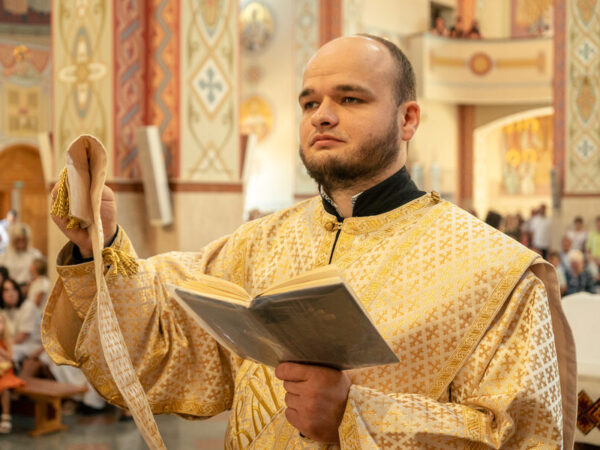 «Стараймося робити якнайбільше добра»: владика Василь Івасюк звернувся до вірних у Коломийському катедральному соборі «Стараймося робити якнайбільше добра»: владика Василь Івасюк звернувся до вірних у Коломийському катедральному соборі
