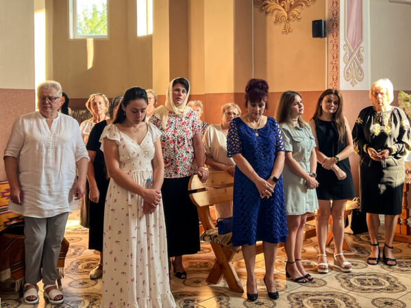 Владика Петро Голіней відвідав парафію Пресвятої Трійці у Шепарівцях Владика Петро Голіней відвідав парафію Пресвятої Трійці у Шепарівцях