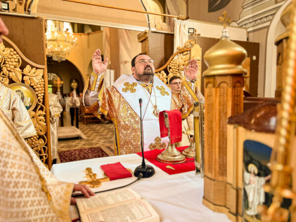 Владика Петро Голіней відвідав парафію Пресвятої Трійці у Шепарівцях Владика Петро Голіней відвідав парафію Пресвятої Трійці у Шепарівцях