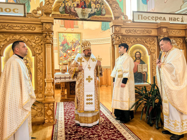 Владика Петро Голіней відвідав парафію Пресвятої Трійці у Шепарівцях Владика Петро Голіней відвідав парафію Пресвятої Трійці у Шепарівцях