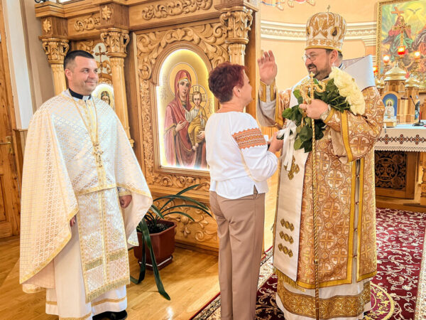 Владика Петро Голіней відвідав парафію Пресвятої Трійці у Шепарівцях Владика Петро Голіней відвідав парафію Пресвятої Трійці у Шепарівцях