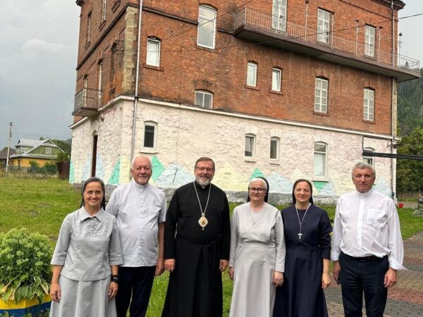 Блаженніший Святослав відвідав відновлений монастир Сестер Служебниць у Микуличині Блаженніший Святослав відвідав відновлений монастир Сестер Служебниць у Микуличині