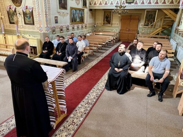 У Воскресінцях відбулися збори Душпастирського відділу Коломийської єпархії УГКЦ У Воскресінцях відбулися збори Душпастирського відділу Коломийської єпархії УГКЦ