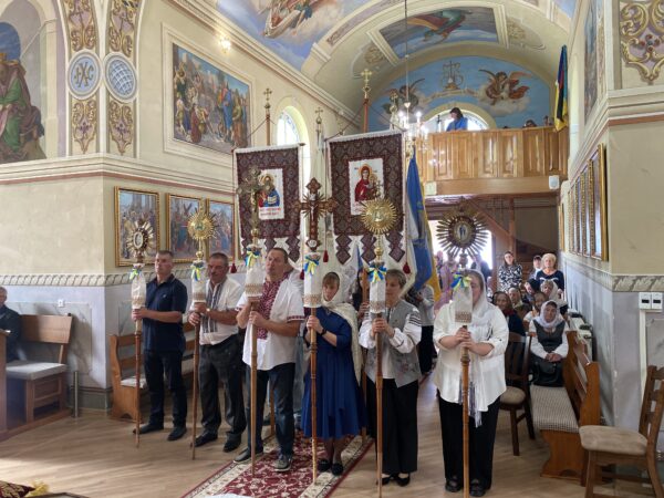 В Іванівцях відзначили свято Воздвиження Чесного і Животворчого Хреста Господнього В Іванівцях відзначили свято Воздвиження Чесного і Животворчого Хреста Господнього