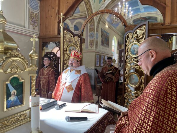 В Іванівцях відзначили свято Воздвиження Чесного і Животворчого Хреста Господнього В Іванівцях відзначили свято Воздвиження Чесного і Животворчого Хреста Господнього
