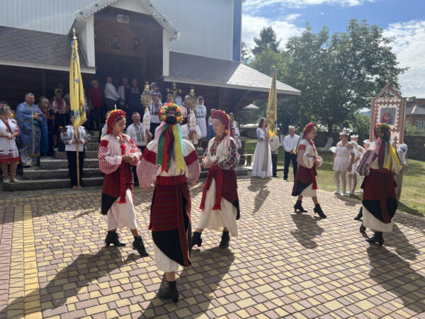 Владика Петро Голіней відвідав парафію Різдва Пресвятої Богородиці у с. Городниця Владика Петро Голіней відвідав парафію Різдва Пресвятої Богородиці у с. Городниця