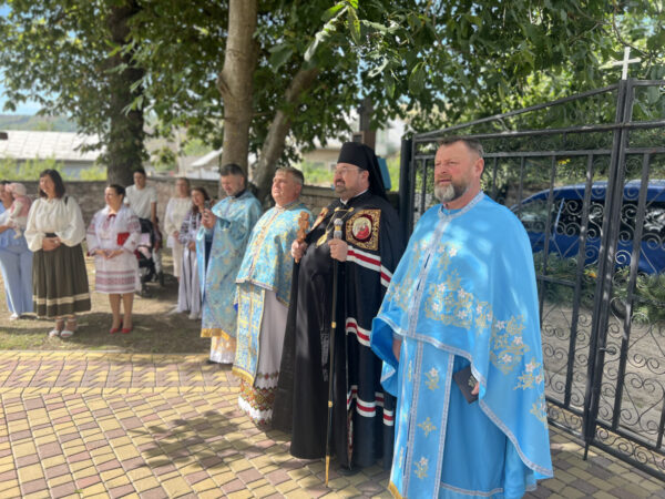 Владика Петро Голіней відвідав парафію Різдва Пресвятої Богородиці у с. Городниця Владика Петро Голіней відвідав парафію Різдва Пресвятої Богородиці у с. Городниця