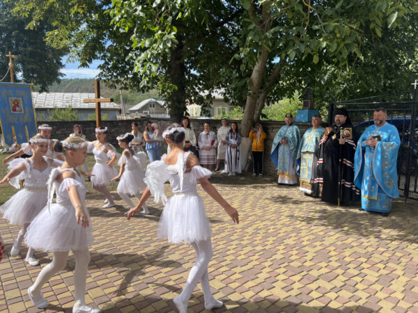 Владика Петро Голіней відвідав парафію Різдва Пресвятої Богородиці у с. Городниця Владика Петро Голіней відвідав парафію Різдва Пресвятої Богородиці у с. Городниця