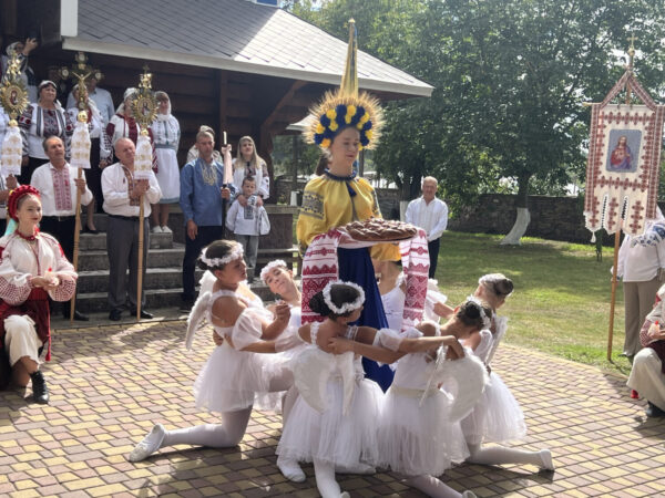 Владика Петро Голіней відвідав парафію Різдва Пресвятої Богородиці у с. Городниця Владика Петро Голіней відвідав парафію Різдва Пресвятої Богородиці у с. Городниця