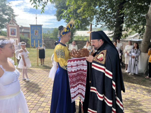 Владика Петро Голіней відвідав парафію Різдва Пресвятої Богородиці у с. Городниця Владика Петро Голіней відвідав парафію Різдва Пресвятої Богородиці у с. Городниця