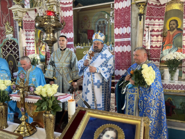 Владика Петро Голіней відвідав парафію Різдва Пресвятої Богородиці у с. Городниця Владика Петро Голіней відвідав парафію Різдва Пресвятої Богородиці у с. Городниця
