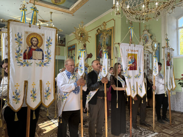 Владика Петро Голіней очолив святкову Літургію у Стрільчому з нагоди храмового празника Владика Петро Голіней очолив святкову Літургію у Стрільчому з нагоди храмового празника