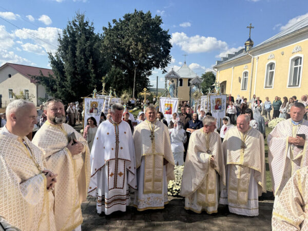 Владика Петро Голіней очолив святкову Літургію у Стрільчому з нагоди храмового празника Владика Петро Голіней очолив святкову Літургію у Стрільчому з нагоди храмового празника