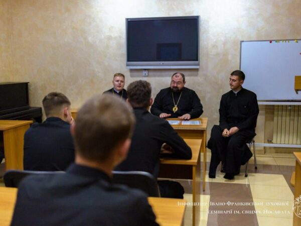 Владика Петро Голіней відвідав семінаристів Коломийської Єпархії, які навчаються в ІФДС