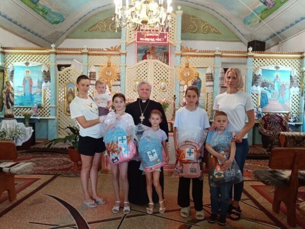 БФ «Карітас Коломия» та парафіяльні Карітаси Коломийської єпархії УГКЦ допомогли 577 дітям підготуватися до нового навчального року БФ «Карітас Коломия» та парафіяльні Карітаси Коломийської єпархії УГКЦ допомогли 577 дітям підготуватися до нового навчального року
